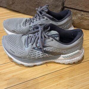 Brooks Women's Gray Athletic Shoes